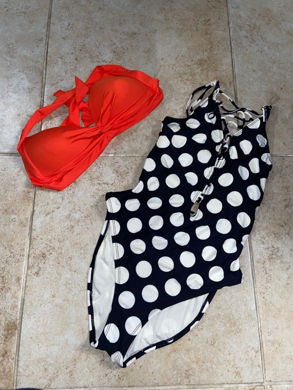 La Blanca Women's Black and White Swimsuit-one-piece & bikini top bundle size 8